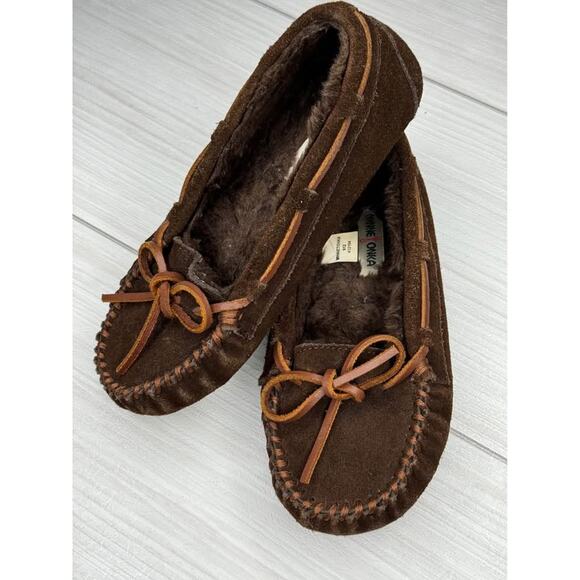 Minnetonka Brown Suede Leather Moccasin Slippers Comfort Shoes Size 4 - Picture 1 of 5